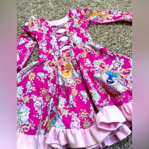 Knit princess dress size 5 some pulling apart at waist see photos